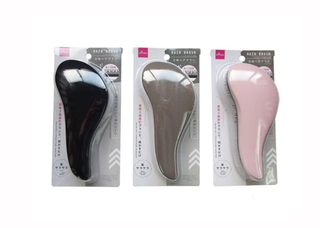 ダイソー　立体ヘアブラシ