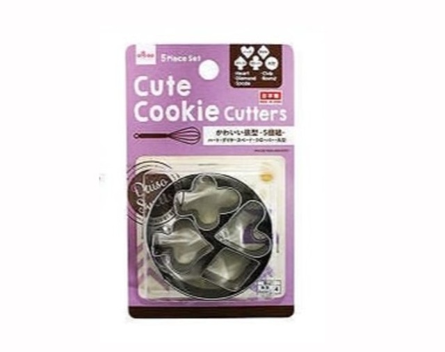 ダイソー　 かわいい抜型５個組ハート　ダイヤ　スペード　クローバー　丸型
