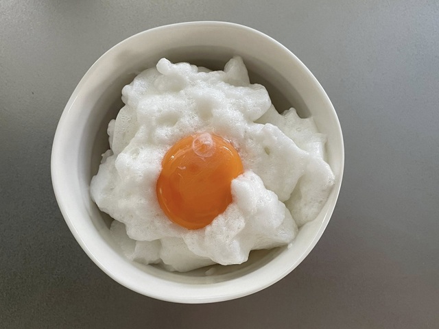 セリア「ふわふわエッグメーカー」メレンゲ卵かけごはん