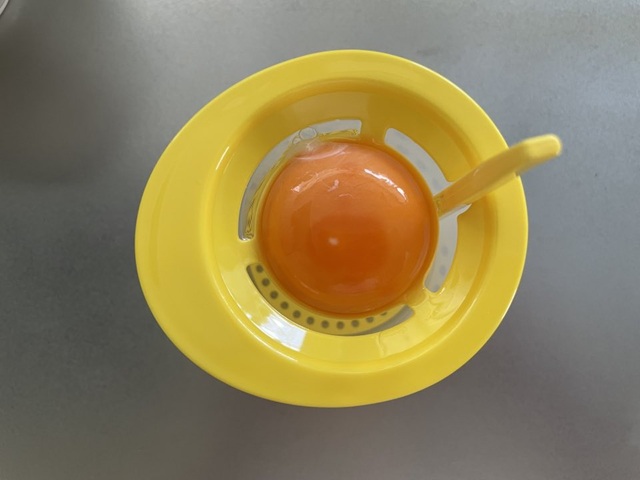 セリア「ふわふわエッグメーカー」黄身と白身を簡単に分けられる