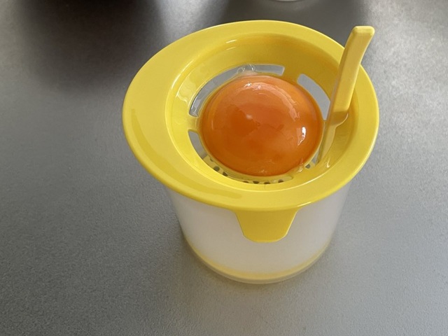 セリア「ふわふわエッグメーカー」黄身と白身を分ける