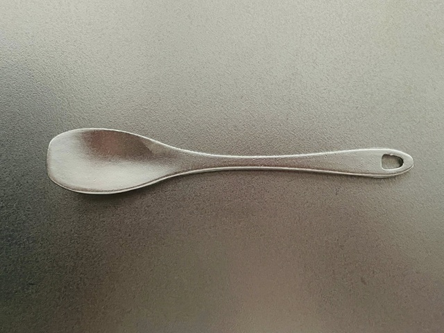 ダイソー「アルミアイスクリームスプーン」じんわり溶ける
