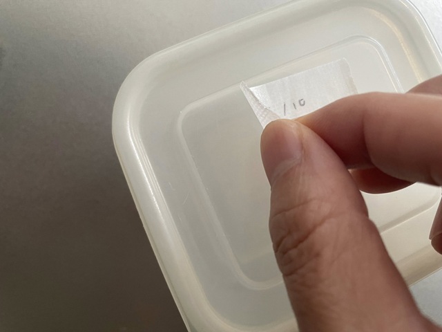 ダイソーの「キッチン用ラベルテープ(PITTA PETTA)」貼ってはがせる