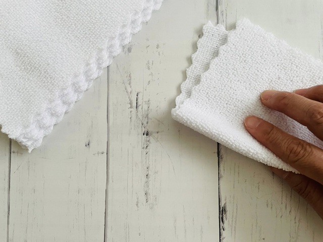 セリア「マイクロファイバークロス10枚入り」手にフィットする