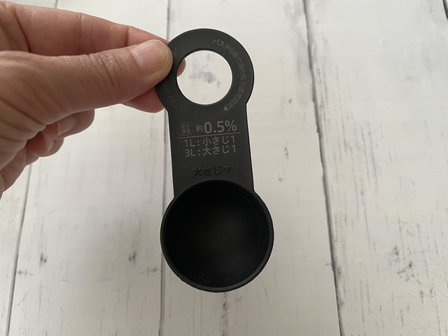 ダイソー「パスタメジャー付計量スプーン」スプーンとパスタメジャー