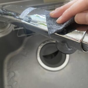 ダイソーのゴムパワーでキッチン掃除がラクに!洗剤いらずで手ごわい汚れもスッキリ