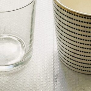 ダイソーの食器棚シートは汚れやすべり止め防止に◎地震対策にも!