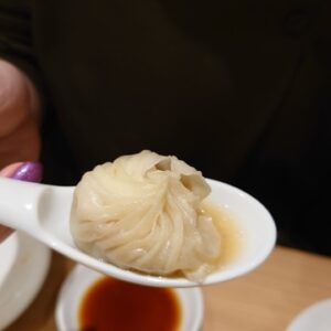 【れんげの持ち方】正しく持つと食べやすくこぼれにくくなる!