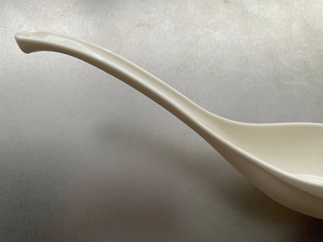 ダイソー 便利れんげ 持ちやすい形状