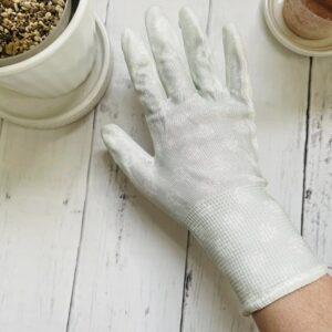 草むしり手袋は100均で！お手頃だけじゃない「フラワーウレタンコートグローブ」の魅力とは？