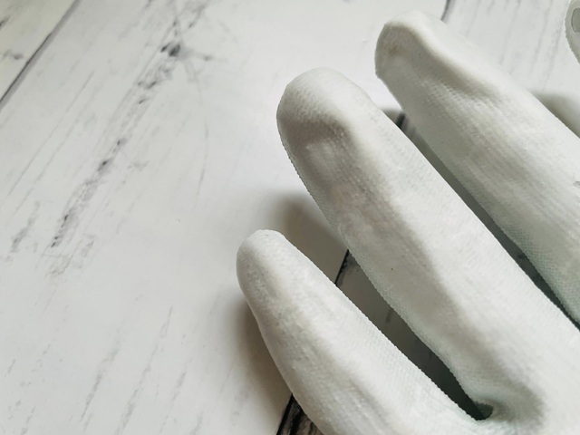 ダイソーの「フラワーウレタンコートグローブ」指先