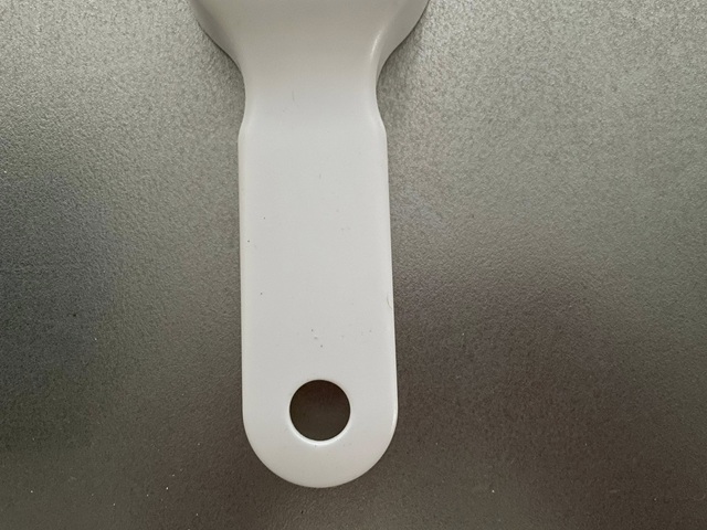 キャンドゥ 野菜が散らないせんぎりピーラー 吊るして収納できる