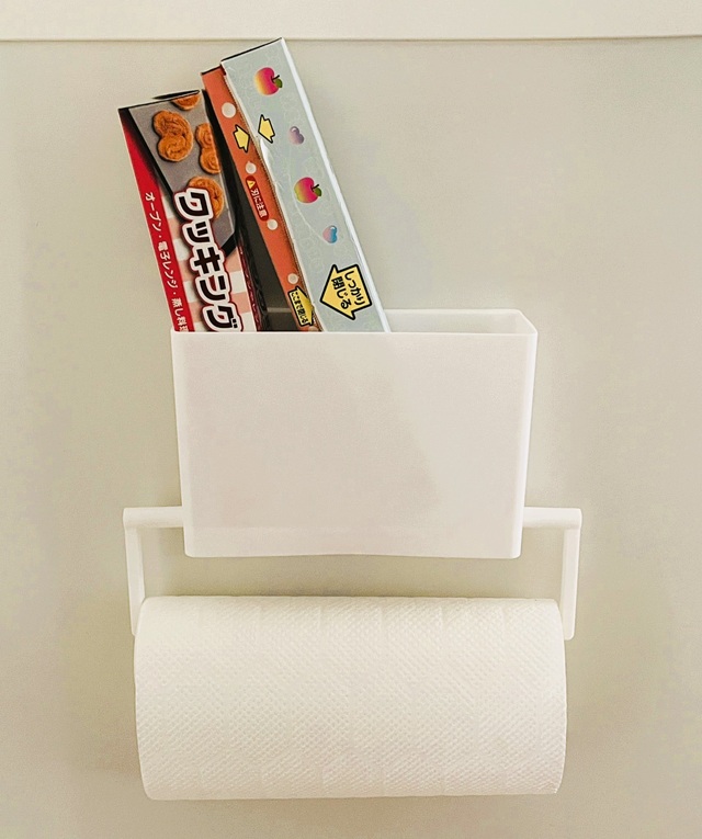 ダイソー　ラップ＆キッチンペーパーホルダー　ラップとキッチンペーパーを一緒に収納できる