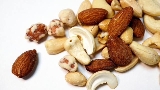 小腹がすいた　ナッツ