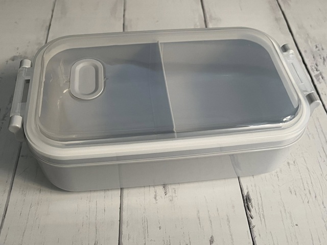 ダイソー　保存容器としても使えるお弁当箱（エア弁付）