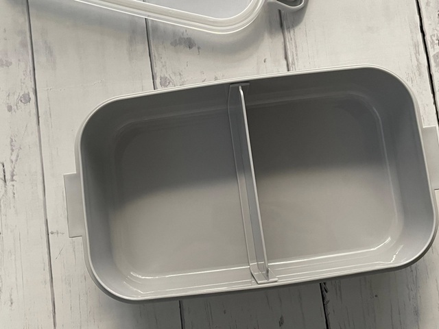 ダイソー 保存容器としても使えるお弁当箱(エア弁付) 仕切り付き