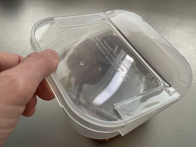 ダイソー　味噌のフタ　取り付け簡単