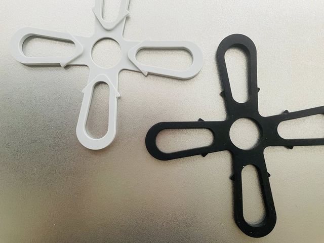 ダイソー　シリコーン鍋敷き　2個セット　キッチンになじむシックなカラー