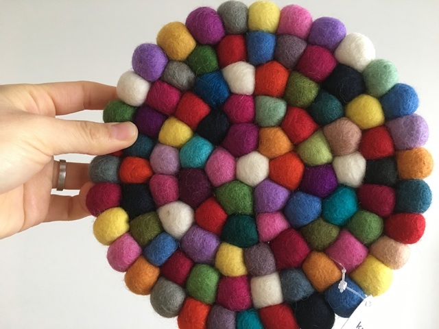 ダイソー　鍋敷き　種類が豊富