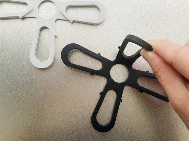 ダイソー　シリコーン鍋敷き　2個セット　滑りにくく鍋が安定する