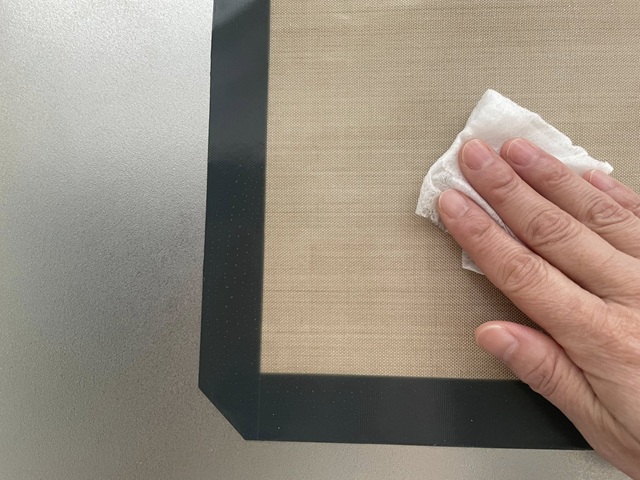 ダイソー　シリコンマット「電子レンジマット」汚れが取れやすい