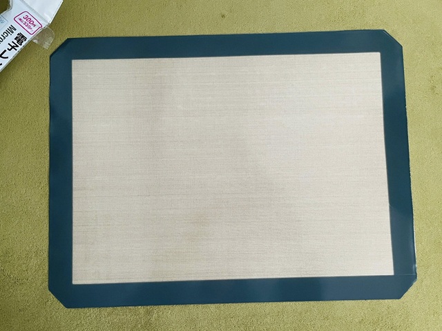 ダイソー　シリコンマット「電子レンジマット」