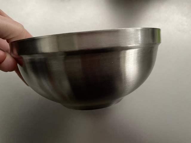 ダイソー　 ステンレス茶碗　シンプルなデザイン