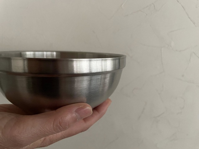 ダイソー　 ステンレス茶碗　アツアツや冷たい料理におすすめ