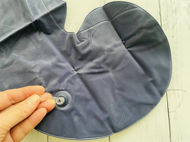 ダイソー　エア枕　らくらくエアー枕　空気が抜けにくい