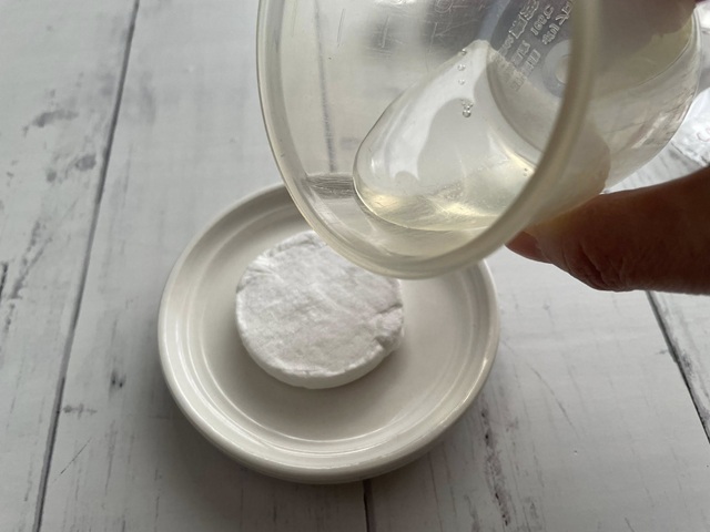 圧縮タオル（ラージサイズ、６枚）使い方　水をかける