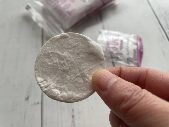 圧縮タオル（ラージサイズ、６枚）　圧縮されている