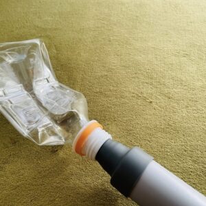 100均ダイソーの「ペットボトル潰し器」が便利すぎる！特徴や使い方を解説