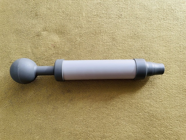 ダイソー　ペチャンコポンプ　スリムで収納しやすい