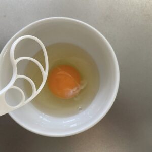 100均の卵混ぜる道具が優秀！ムラなく溶けて料理の仕上がりが変わる