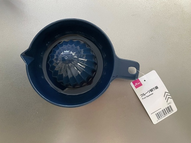 ダイソー　フルーツ絞り器