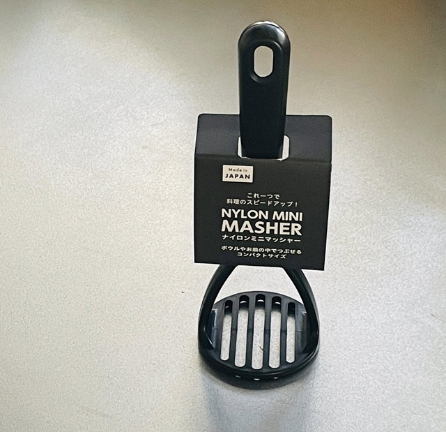 ダイソー　ナイロンミニマッシャー　自立する