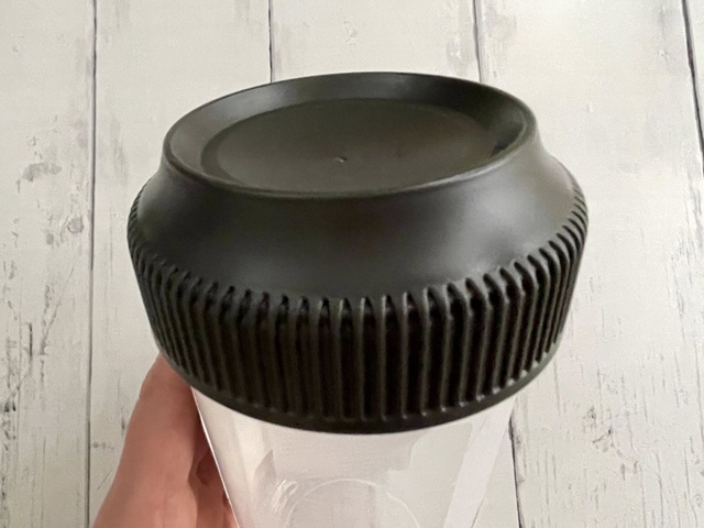 ダイソー　プロテインシェーカー　開けやすいフタ