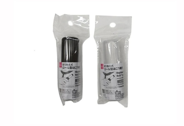 ダイソー　取り換え式ロール型ほこり取り（スティックタイプ）