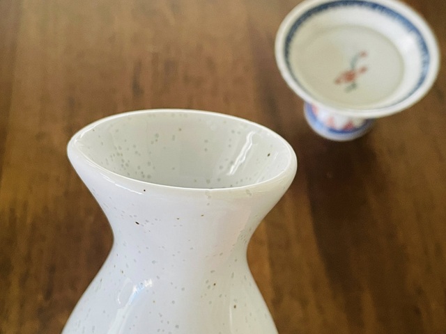 ダイソー　徳利　淡雪　小　耐久性に優れた磁器