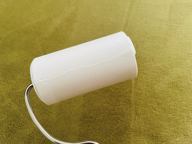 ダイソー　粘着シートクリーナー（カーペット用、ミニ）シートは手でカットできる