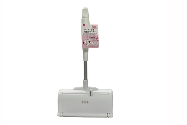 ダイソー　ケース一体式粘着クリーナー