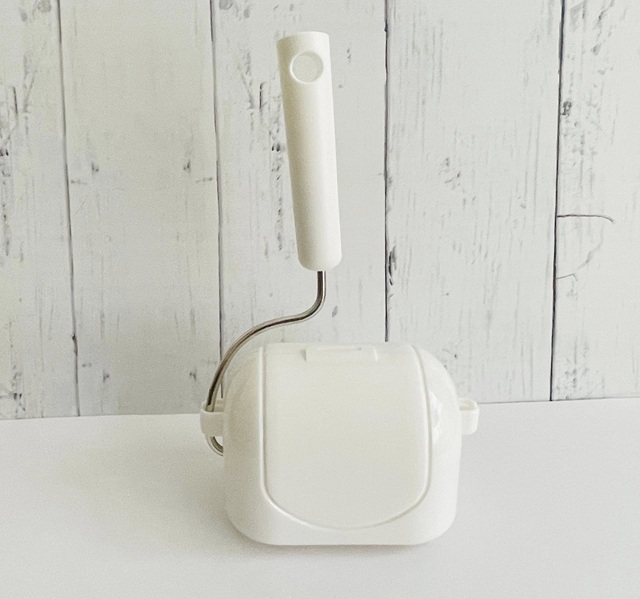 ダイソーのコロコロ　粘着シートクリーナー（カーペット用、ミニ）