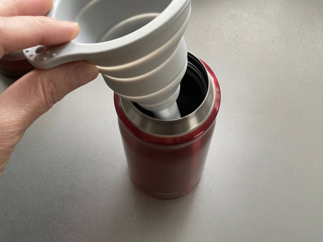 ダイソー　シリコーン折りたたみジョウゴ　耐熱温度は230℃