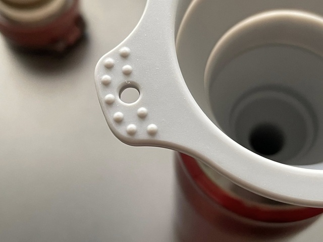 ダイソー　シリコーン折りたたみジョウゴ　支えやすい持ち手付き