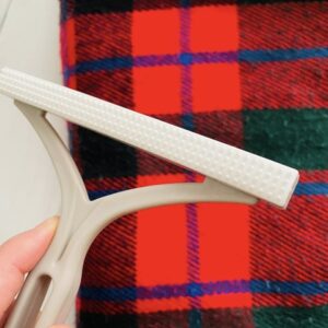 100均のエチケットブラシなら簡単!毛玉や毛羽立ちの対処法を解説