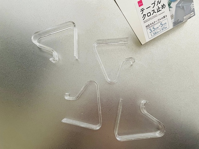 ダイソー テーブルクロス止め 四隅を止められる