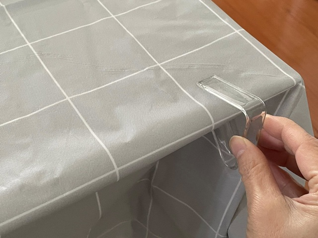 ダイソー テーブルクロス止め 使い方 水平部分を上にする