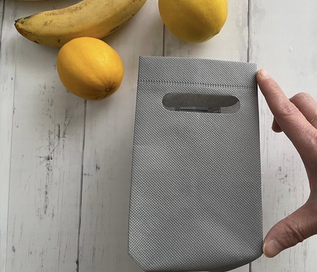 ダイソー「野菜仕切りバッグ」高さ約15cmで細長い野菜もOK