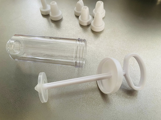 ダイソー　クリーム絞り器セット　お手入れがラク