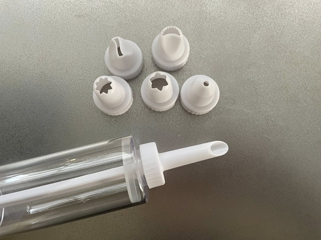 ダイソー　クリーム絞り器セット　6種類の口金